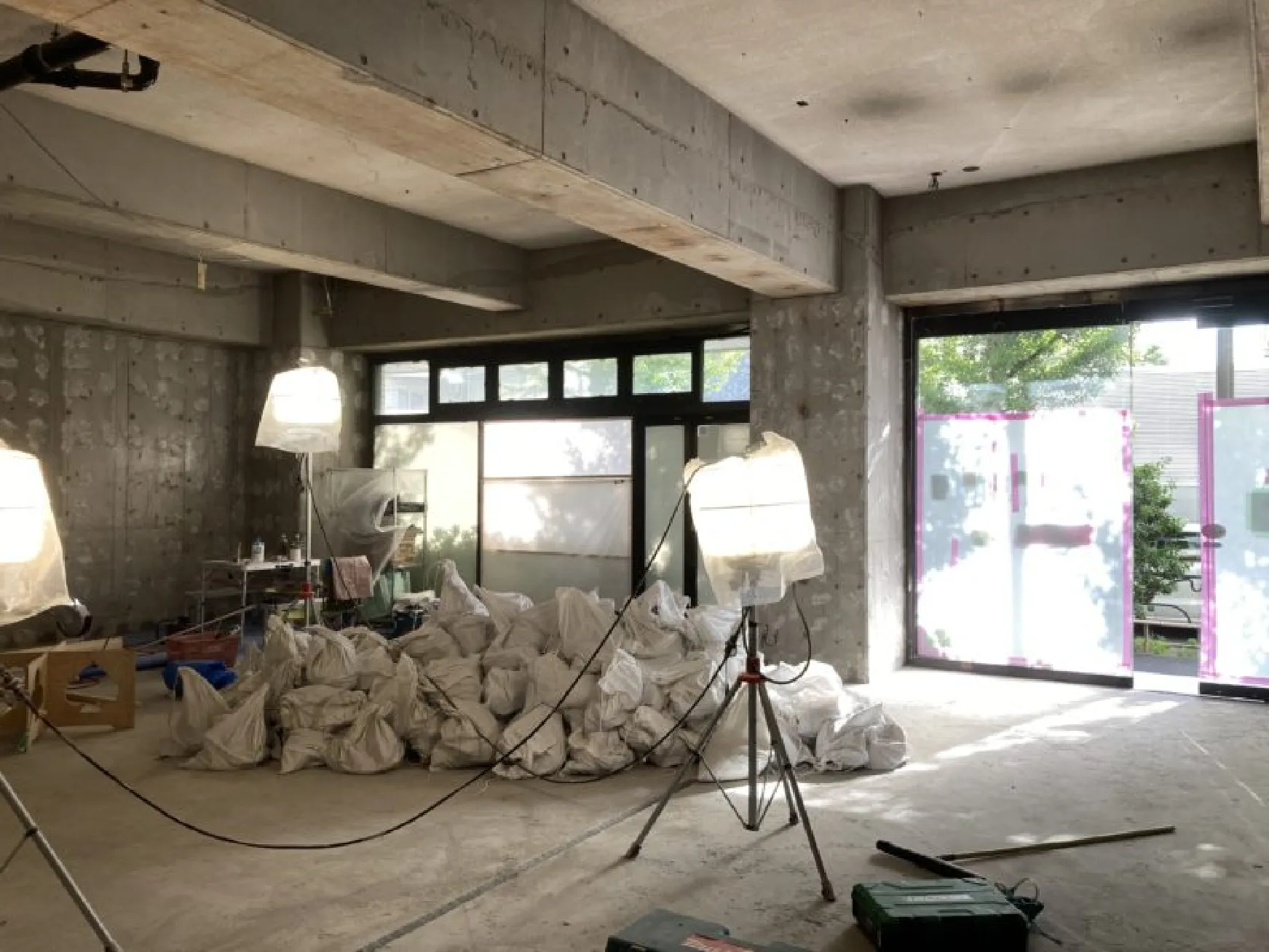 工事中のオフィス屋内